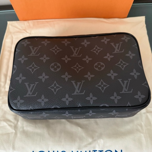 Louis Vuitton - Picture 6 of 8